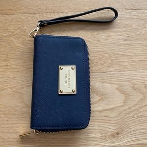 Michael Kors Zip around wallet